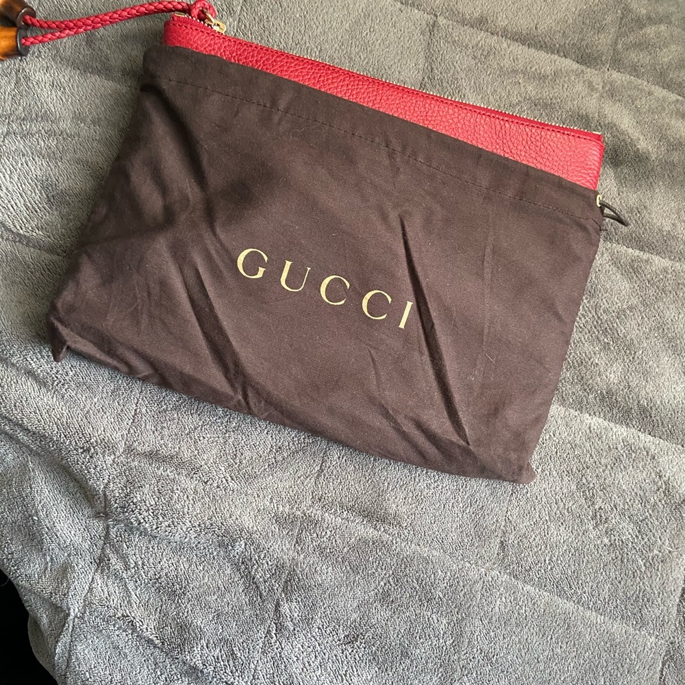 Gucci clutch new comes with dust bag